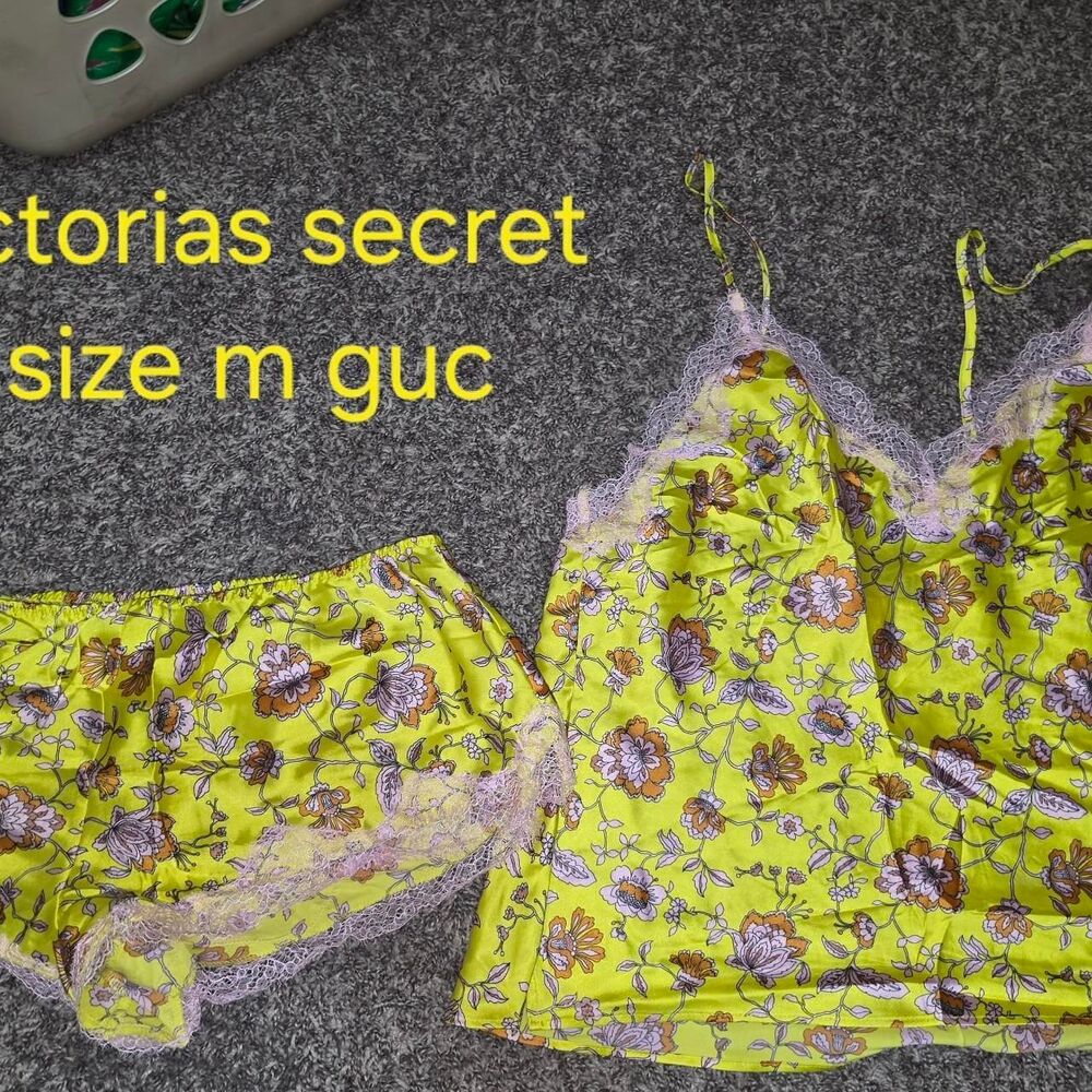 Victorias Secret Women's Size Medium GUC